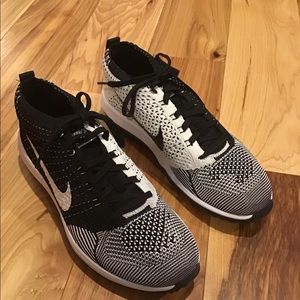 Nike Women’s Flyknit Racer G golf shoes Sz 8